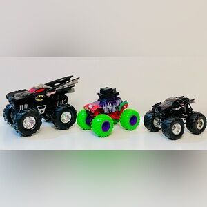 BATMAN & JOKER Monster Truck Lot (3)
